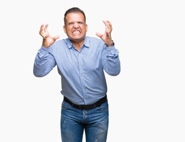 Orta yaş Arap iş adam arka plan boğazlamak istiyor eller öfke ile sinirli bağıran kızgın bağırıyor izole