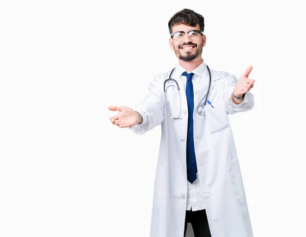 Joven Doctor Vistiendo Abrigo Hospital Sobre Fondo Aislado Mirando Cámara —  Fotos de Stock