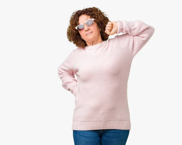 Beautiful Middle Ager Senior Woman Wearing Pink Sweater Sunglasses Isolated — Stock Photo, Image