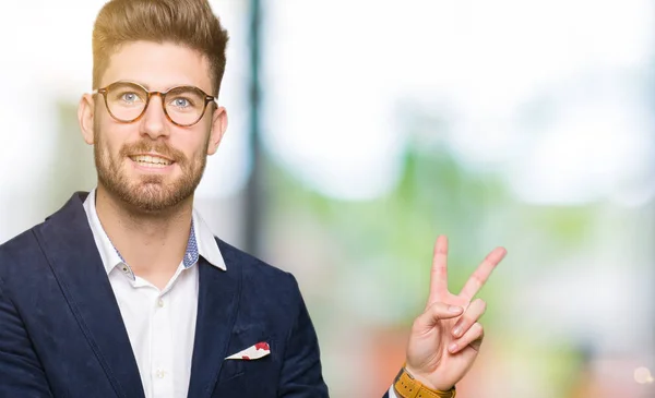 Jonge Knappe Zakenman Bril Glimlachend Met Blij Gezicht Winking Camera — Stockfoto