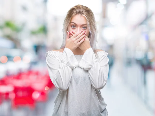 Junge Blonde Frau Über Isolierten Hintergrund Schockiert Mund Mit Den — Stockfoto