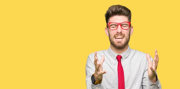 Mladý Pohledný Obchodní Muž Nosit Brýle Slaví Mad Crazy Pro — Stock fotografie