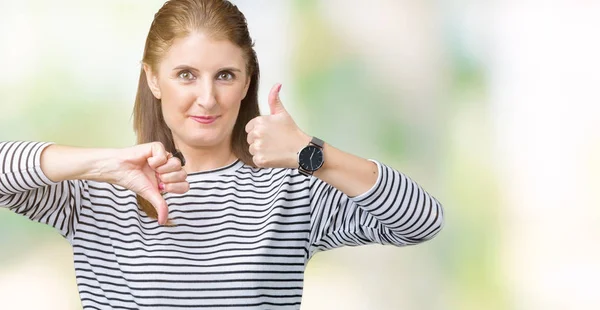 Middelbare Leeftijd Volwassen Mooie Vrouw Dragen Strepen Winter Trui Geïsoleerde — Stockfoto