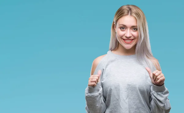 Jonge Blonde Vrouw Geïsoleerde Achtergrond Zoek Vertrouwen Met Glimlach Het — Stockfoto