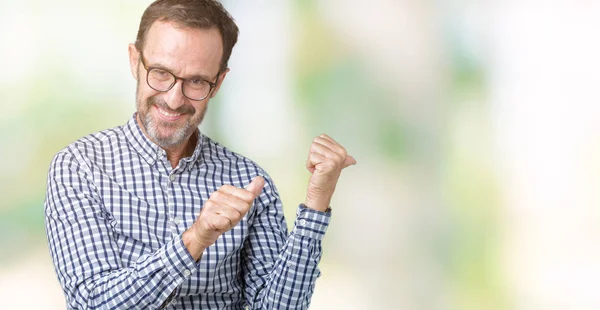 Bonito Homem Sênior Meia Idade Elegante Usando Óculos Sobre Fundo — Fotografia de Stock