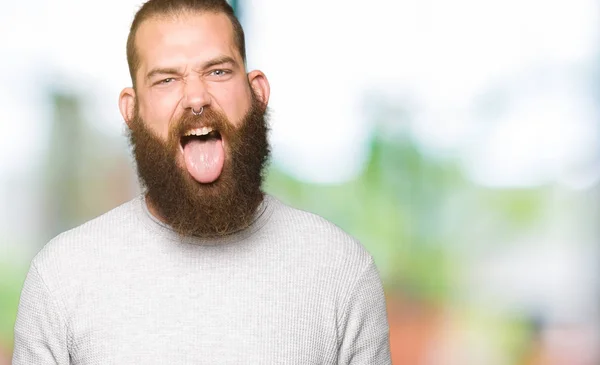 Joven Hombre Rubio Con Suéter Casual Sacando Lengua Feliz Con —  Fotos de Stock