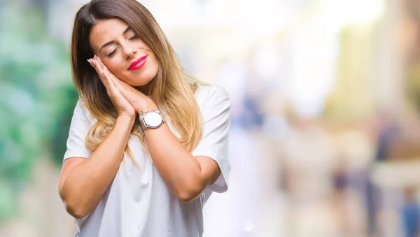 Giovane Bella Donna Casual Bianco Shirt Sfondo Isolato Sonno Stanco — Foto Stock