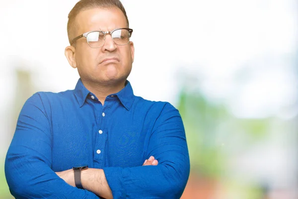 Medelåldern Arabiska Mannen Bär Glasögon Över Isolerade Bakgrund Skeptiker Och — Stockfoto