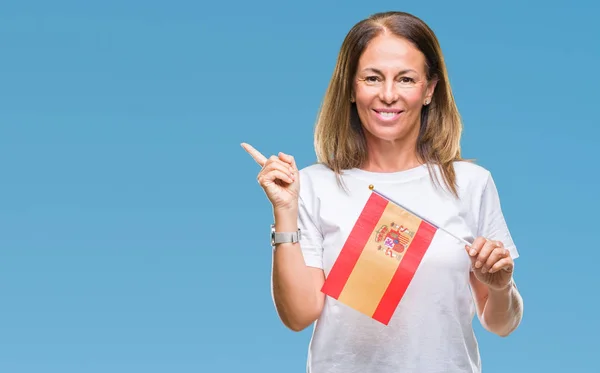 Hispanische Frau Mittleren Alters Mit Spanischen Flaggen Vor Isoliertem Hintergrund — Stockfoto