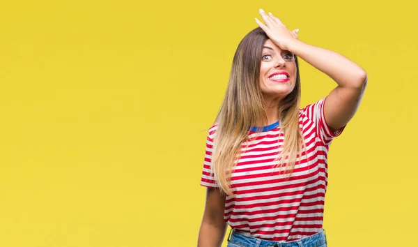 Jovem Bela Mulher Casual Olhar Sobre Fundo Isolado Surpreendido Com — Fotografia de Stock