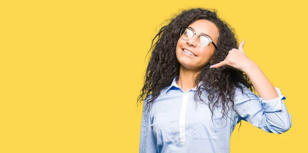 Young Beautiful Business Girl Curly Hair Wearing Glasses Smiling Doing — Stock Photo, Image