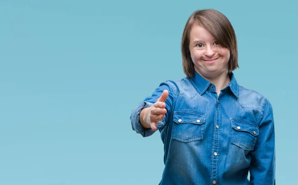 Young Adult Woman Syndrome Isolated Background Smiling Friendly Offering Handshake — Stock Photo, Image