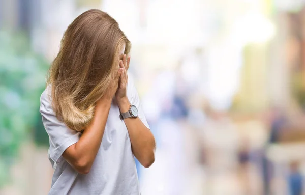 Jonge Mooie Blonde Vrouw Dragen Casual Wit Shirt Geïsoleerde Achtergrond — Stockfoto