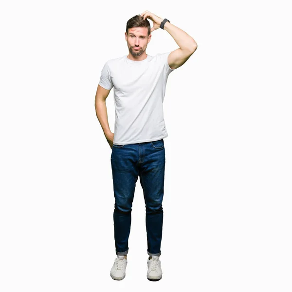 Bel Homme Portant Shirt Blanc Décontracté Embrouille Interroge Sur Question — Photo