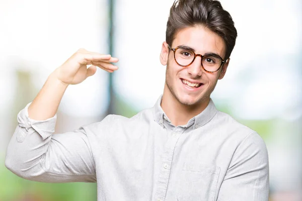 Giovane Bell Uomo Che Indossa Occhiali Sfondo Isolato Gesticolando Con — Foto Stock