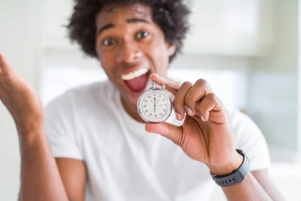 Hombre Afroamericano Sosteniendo Cronómetro Muy Feliz Emocionado Expresión Ganadora Celebrando —  Fotos de Stock