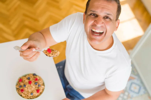 Mann Mittleren Alters Hause — Stockfoto