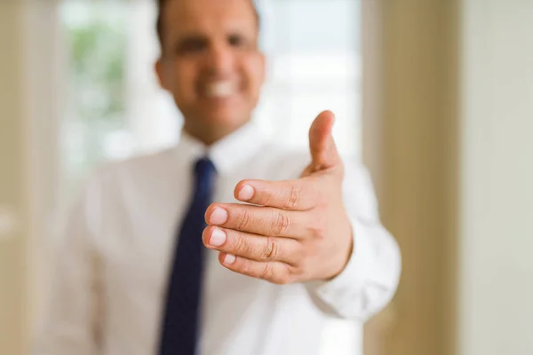 Primo Piano Dell Uomo Affari Mano Mano Concetto Riunione — Foto Stock