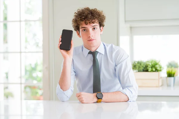 Young Business Man Showing Smartphone Screen Office Confident Expression Smart — Stock Photo, Image