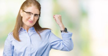 Kol kas, kendinden emin ve güç gurur gösteren izole arka plan güçlü kişi üzerinde gözlük güzel orta yaş olgun iş kadını