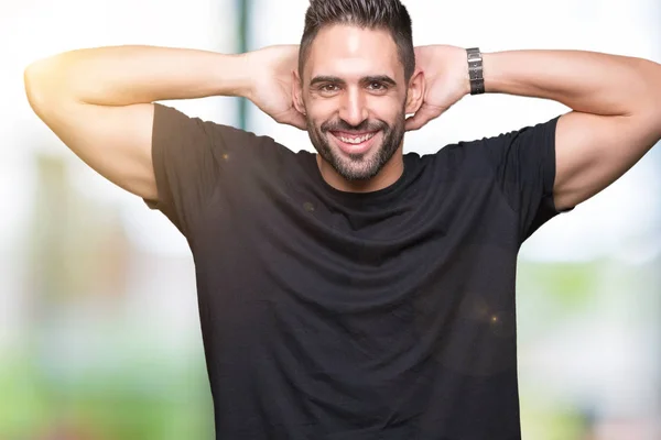 Joven Hombre Guapo Sobre Fondo Aislado Relajante Estiramiento Con Brazos —  Fotos de Stock