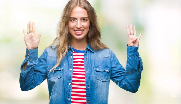 Krásná Mladá Blondýnka Izolované Pozadí Zobrazení Ukázal Prsty Číslo Devět — Stock fotografie