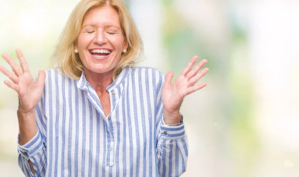 Donna Affari Bionda Mezza Età Sfondo Isolato Che Celebra Pazzo — Foto Stock