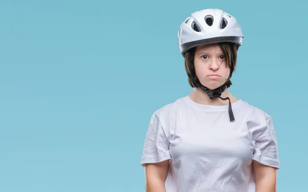 Jonge Volwassen Wielrenner Vrouw Met Downsyndroom Dragen Van Veiligheidshelm Geïsoleerde — Stockfoto