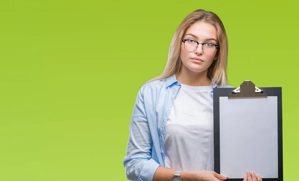 Young Caucasian Business Woman Holding Clipboard Isolated Background Confident Expression — Stock Photo, Image