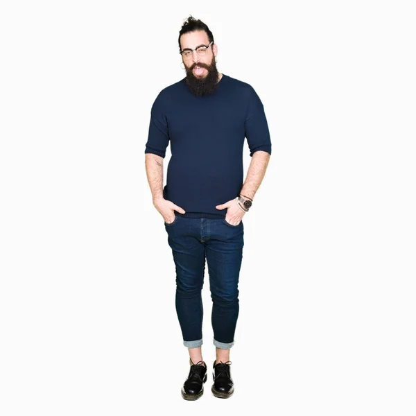 Giovane Hipster Uomo Con Capelli Lunghi Barba Con Gli Occhiali — Foto Stock