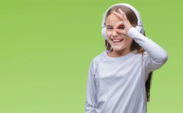 Joven Chica Hermosa Con Auriculares Escuchando Música Sobre Fondo Aislado —  Fotos de Stock