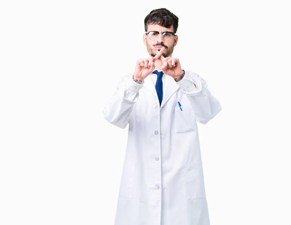 Giovane Scienziato Professionista Uomo Indossa Cappotto Bianco Sfondo Isolato Espressione — Foto Stock