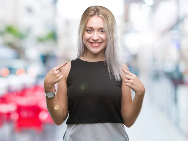 Junge Blonde Frau Mit Isoliertem Hintergrund Die Selbstbewusst Mit Einem — Stockfoto