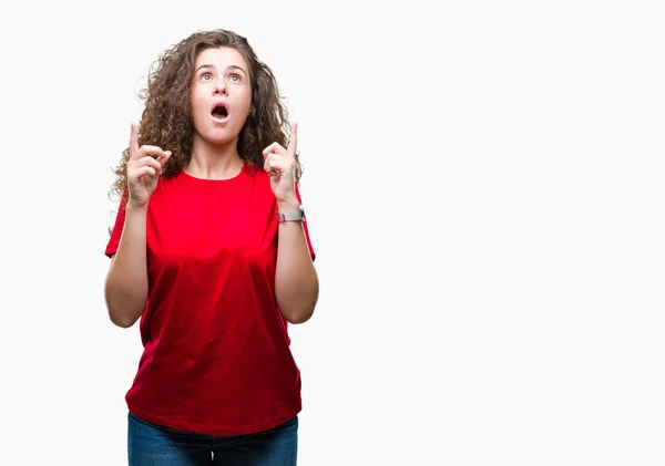 Mooie Brunette Krullend Haar Jong Meisje Dragen Casual Kijken Geïsoleerde — Stockfoto