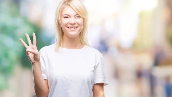 Joven Hermosa Mujer Rubia Con Camiseta Blanca Sobre Fondo Aislado —  Fotos de Stock