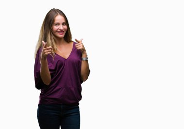 Genç güzel sarışın zarif kadın kamera ile mutlu ve komik yüz için parmakları işaret izole arka plan üzerinde. İyi enerji ve vibes.