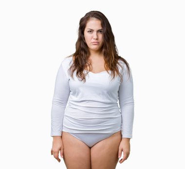 Artı boyutu genç overwight kadın güzel izole arka plan şüpheci ve gergin, çatık beyaz iç çamaşırı giyiyor sorunu nedeniyle üzgün. Negatif kişi.