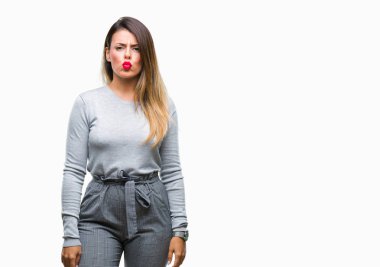 Genç güzel işçi iş kadın komik surat ile yanakları şişirme izole arka plan yüzünden. Ağız ile hava, deli ifade şişirilmiş.