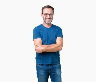 Üzerinde gözlük nedir yakışıklı orta yaş ağarmış komuta sizde mutlu yüz ile gülümseyerek kameraya seyir silah geçti arka plan izole. Olumlu bir kişi.