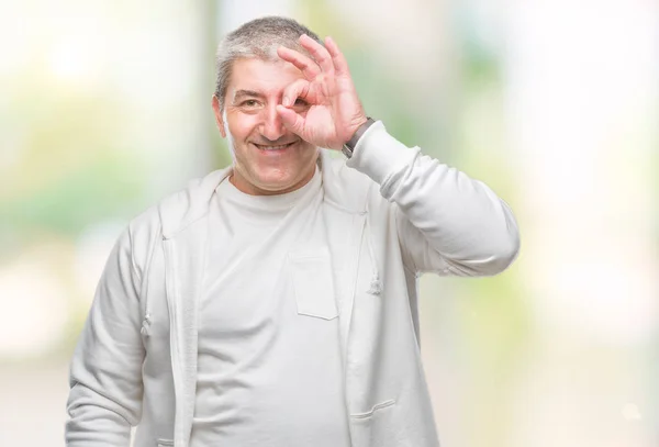 Bonito Homem Sênior Vestindo Roupas Esportivas Sobre Fundo Isolado Fazendo — Fotografia de Stock