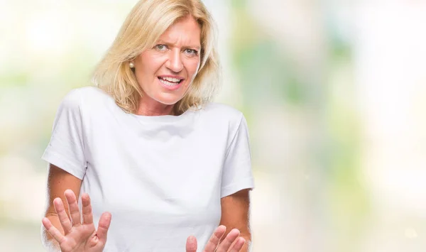 Medelålders Blond Kvinna Över Isolerade Bakgrund Äcklade Uttryck Missnöjd Och — Stockfoto