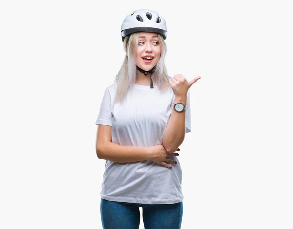 Jovem Loira Vestindo Capacete Segurança Ciclista Sobre Fundo Isolado Sorrindo — Fotografia de Stock