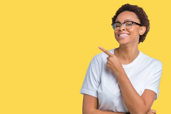 Linda Jovem Afro Americana Vestindo Óculos Sobre Fundo Isolado Apontando — Fotografia de Stock