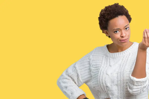 Hermosa Mujer Afroamericana Joven Usando Suéter Sobre Fondo Aislado Haciendo — Foto de Stock