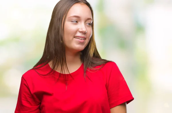 Młoda Piękna Kobieta Kaukaski Białym Tle Patrząc Strony Uśmiechem Twarzy — Zdjęcie stockowe