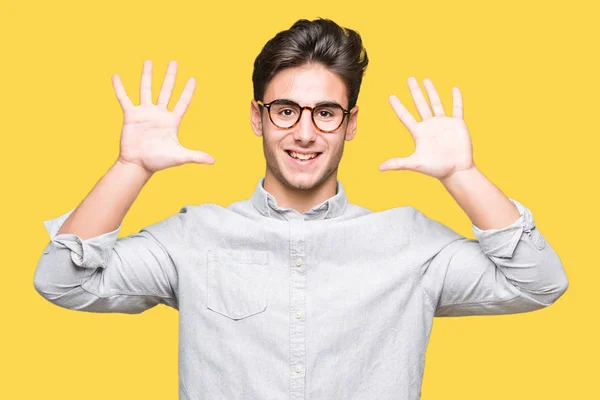 Joven Hombre Guapo Con Gafas Sobre Fondo Aislado Mostrando Apuntando — Foto de Stock