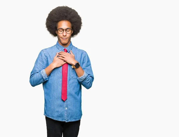 Mladí Africké Americké Obchodní Muž Afro Vlasy Nosí Brýle Červená — Stock fotografie