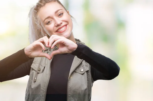 Mujer Rubia Joven Sobre Fondo Aislado Sonriendo Amor Mostrando Símbolo — Foto de Stock