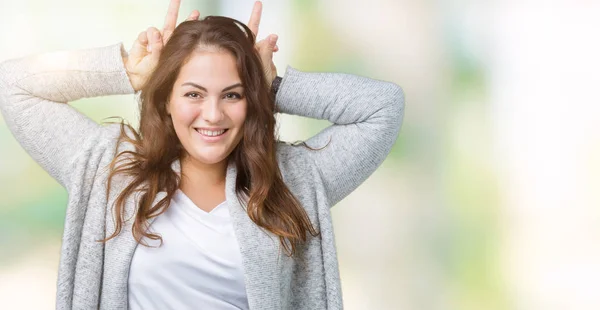 Mulher Bonita Size Jovem Usando Jaqueta Inverno Sobre Fundo Isolado — Fotografia de Stock