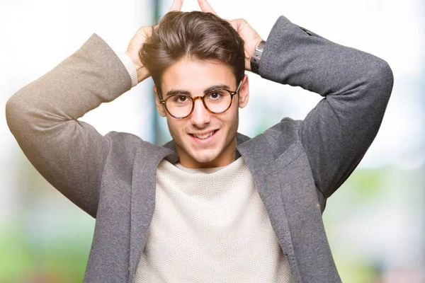 Joven Hombre Negocios Con Gafas Sobre Fondo Aislado Posando Divertido —  Fotos de Stock